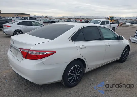 2017 Toyota Camry Le z USA, uszkodzony, nr VIN 4T1BF1FK9HU371079
